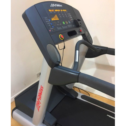 Беговая дорожка  Life Fitness 95TI (Б/У) - фото №6